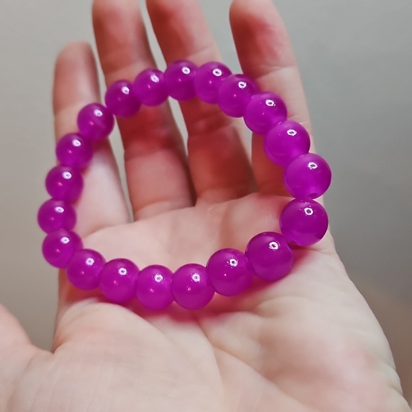 Vibrant Magenta Glass Beaded Bracelet - Picture 2 of 2